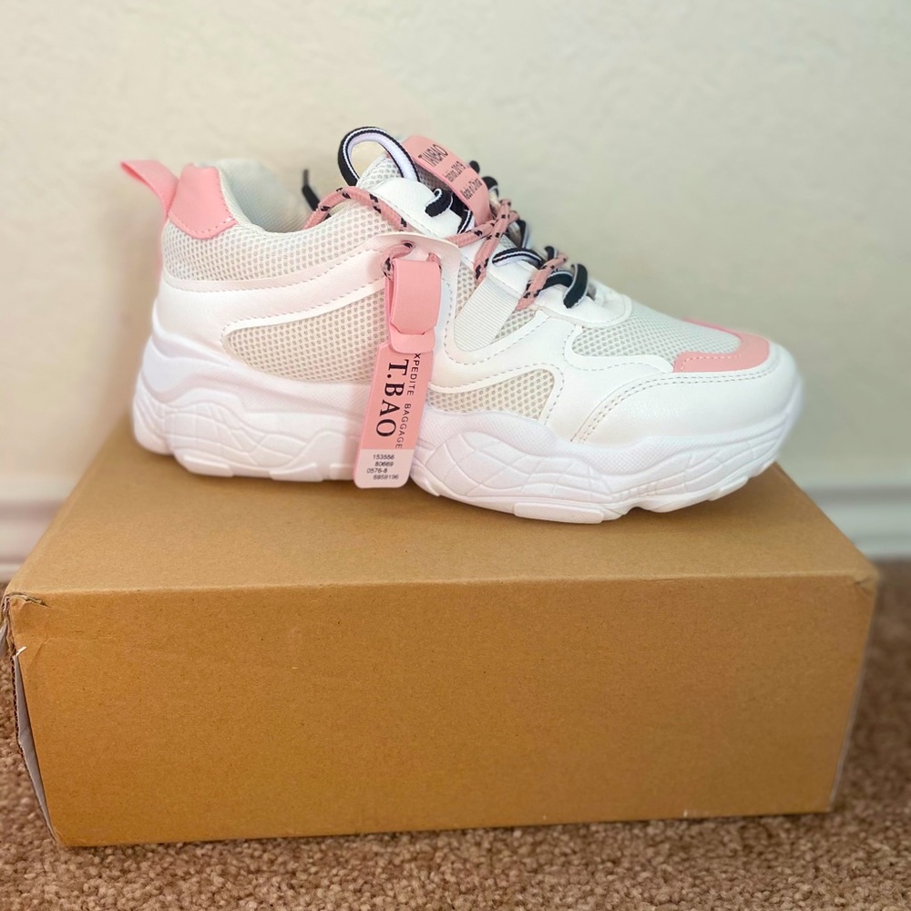 Pink casual shoes